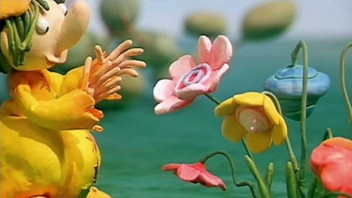 Pondorondo bewundert Blumen (Quelle: rbb)