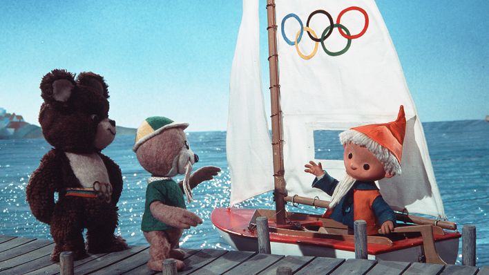 Der Sandmann in einem olympischen Segelboot